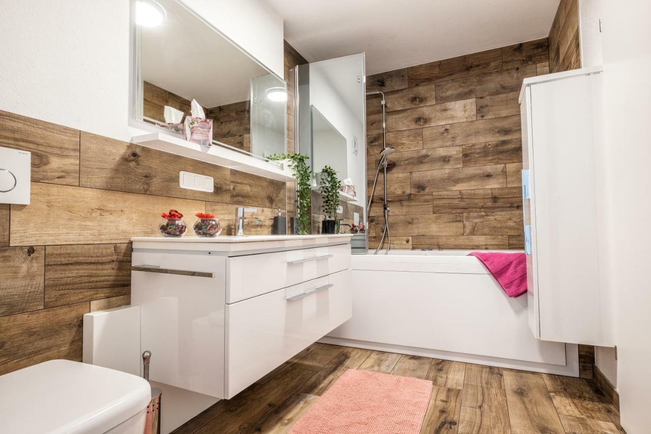 Moderne Souterrain-Wohnung อานิฟ ภายนอก รูปภาพ