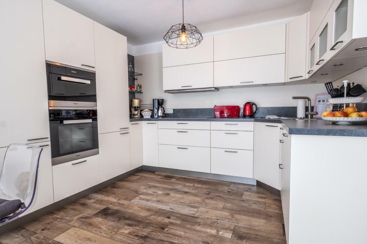 Moderne Souterrain-Wohnung อานิฟ ภายนอก รูปภาพ